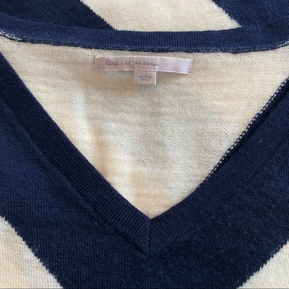 Classic Navy and Cream Chevron Sweater - Picture 5 of 9
